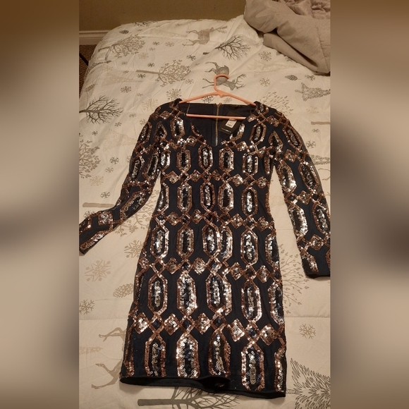 Fashionnova sequin dress - Picture 4 of 7
